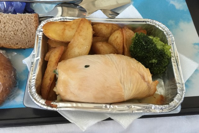 Chicken stuffed with spinach served with potatoes - Photo: Bernie Leighton | AirlineReporter