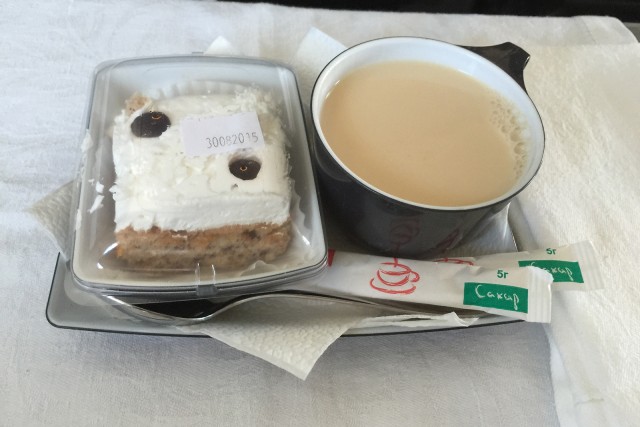 A cup of tea with some carrot cake - Photo: Bernie Leighton | AirlineReporter