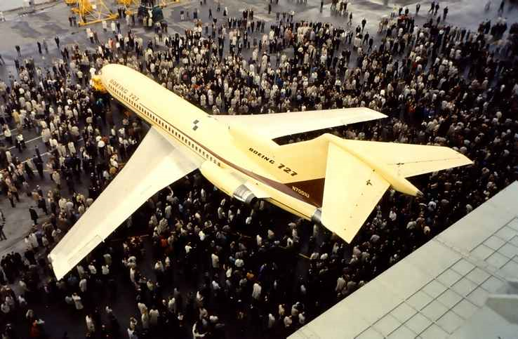 Roll-out of E1 (N7001U) from Boeing Renton Plant, 27 Nov 1962 - Photo: Bob Bogash