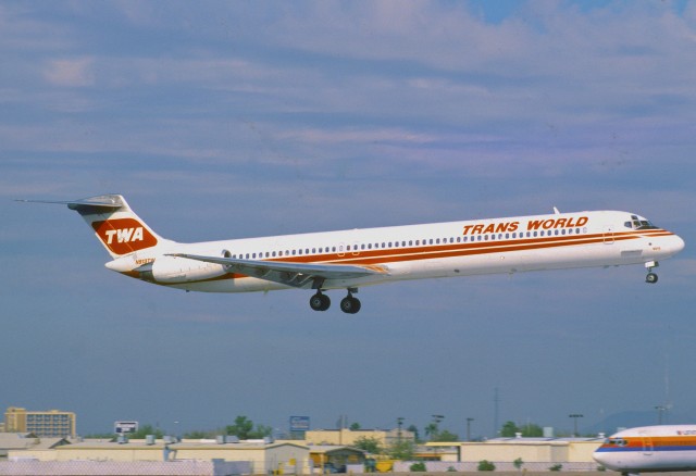 The "red" and "white" livery on a TWA MD-80 - Photo: Aero Icarus | FlickrCC