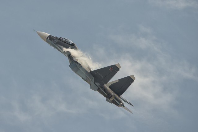 The impressive Su-30SM from the Russian Navy pulls vapor during its display. Photo: Kris Hull | AirlineReporter