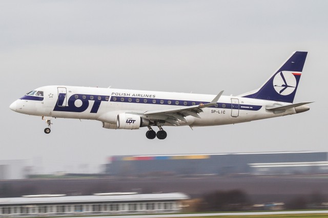 A Lot Embraer E-175 landing at Prague Photo: Jacob Pfleger | AirlineReporter