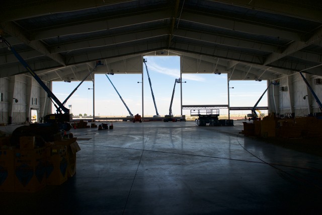 This hangar can fit all five flying test aircraft - Photo: Bernie Leighton | AirlineReporter