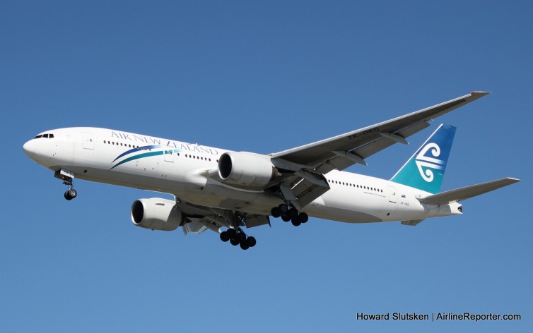 Air New Zealand Boeing 777-200ER on final to RWY 26R @ YVR