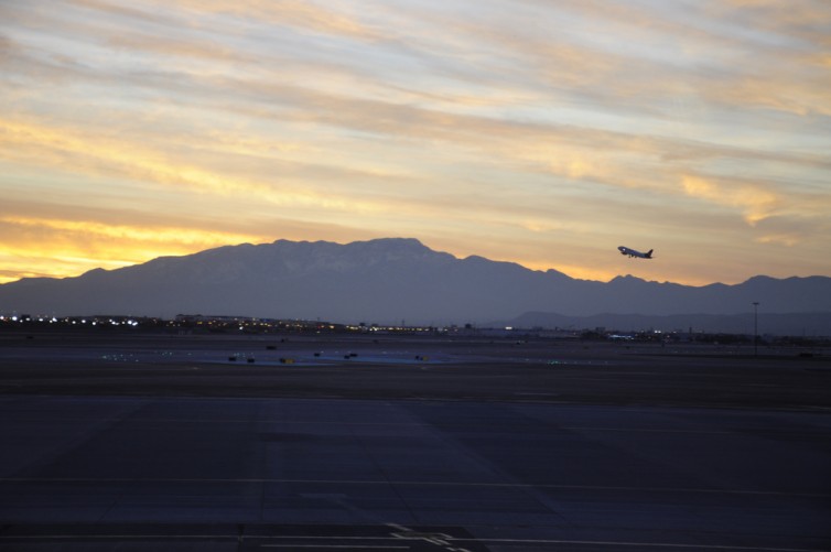 The Las Vegas Airport during sunset - Photo: amboo who? | FlickrCC