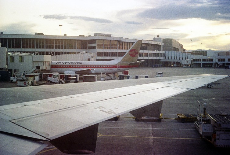 Denver's old Stapleton Airport seen in 1991 - Photo: Andrew Thomas | FlickrCC