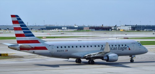 An American Eagle Embraer 175, operated by Republic Airlines, taxis at Chicago-O'Hare International Airport. Photo: John Nguyen | AirlineReporter