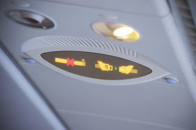 Overhead passenger service unit on Air France's A380. No air vents! Photo: John Nguyen | AirlineReporter