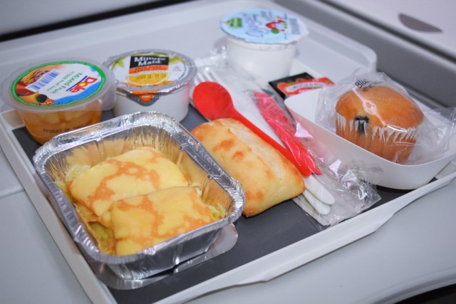 Breakfast is served. Air France Premium Economy. Photo: John Nguyen | AirlineReporter