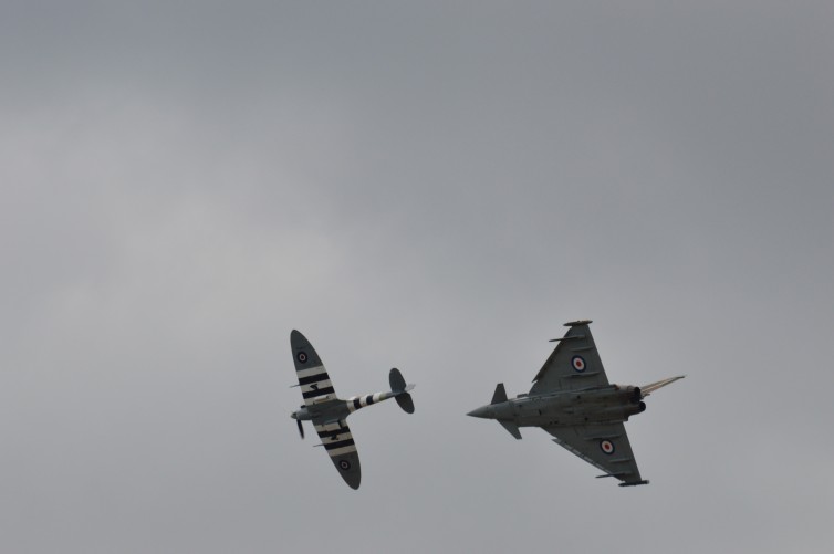 Spitfire Mk XIX and the Eurofighter in the second "old and new" - Photo: Bo Long