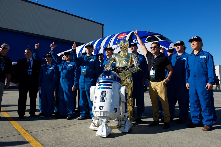 A huge thank you to Boeing, ANA, the stalwart Boeing painting team, and Disney for making this plane happen! Photo: Bernie Leighton | AirlineReporter