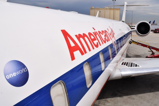 A CRJ-200 in the previous American Eagle LIvery. Photo: John Nguyen | AirlineReporter