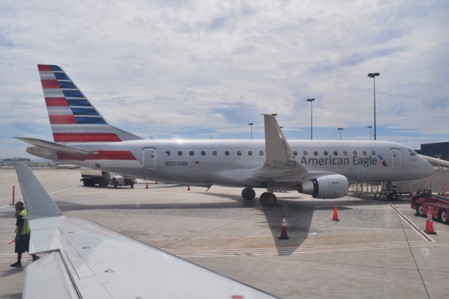 An American Eagle E175 off the wingtip of our CRJ-200, as if to taunt us. Photo: John Nguyen | AirlineReporter