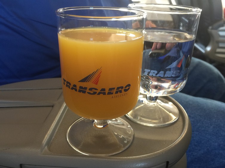 Soon to be relics, lovely Transaero glassware for our pre-departure beverages - Photo: Bernie Leighton | AirlineReporter