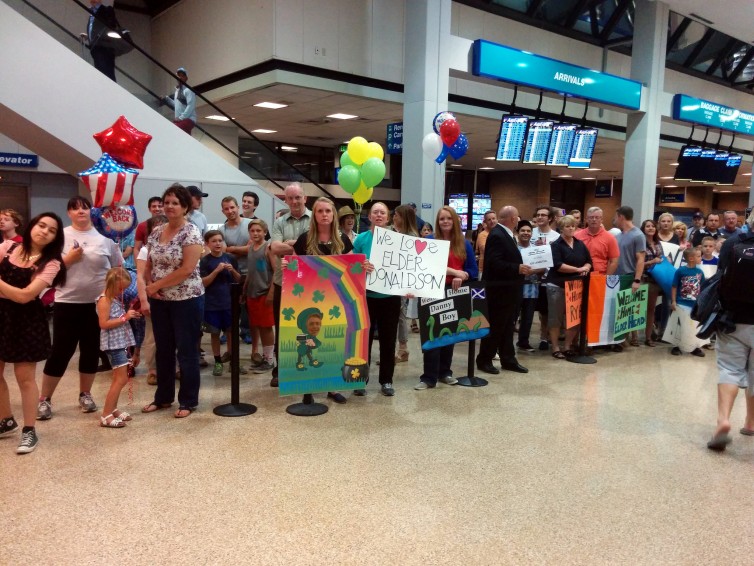 Mormons greet returning missionaries at Salt Lake City International Airport - Photo: Cory Doctorow | FlickrCC