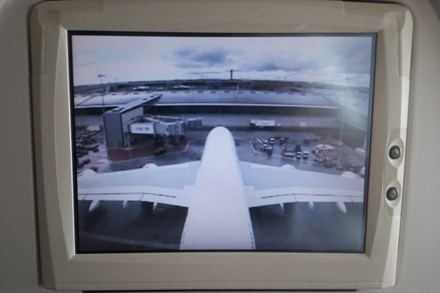 Pulling into the gate at CDG. Photo: John Nguyen | AirlineReporter