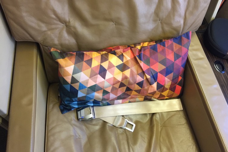Etihad, if you are reading this can I have one of those for my birthday? This pillow is my favorite thing: whistful begging- Bernie Leighton | AirlineReporter