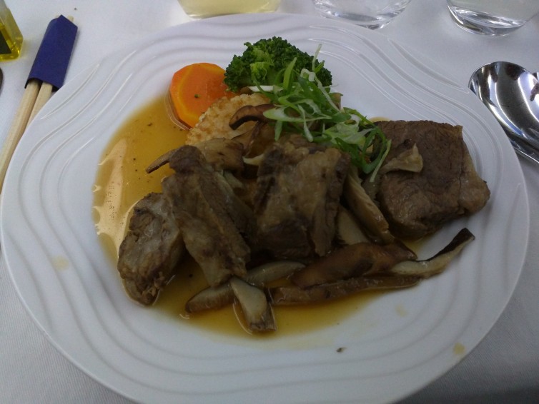 Main Course on ANA's NRT-KUL business class service - Photo: David Delagarza | AirlineReporter