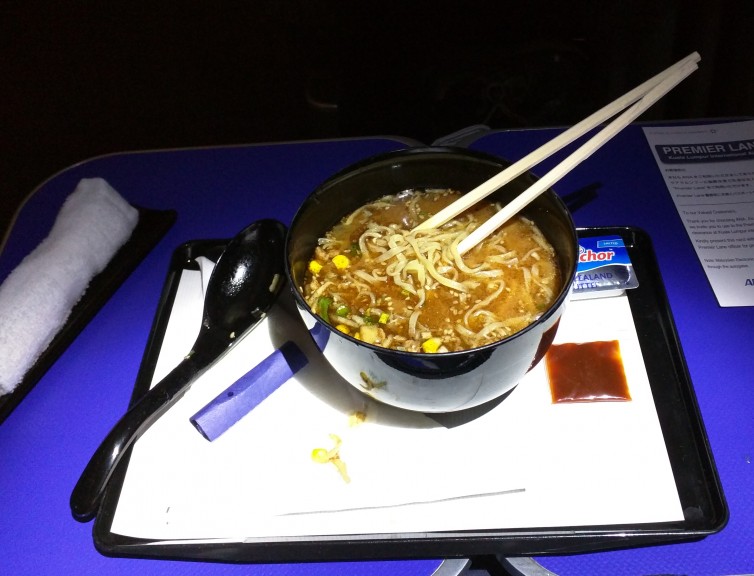 Noodles before landing in Kuala Lumpur - Photo: David Delagarza | AirlineReporter
