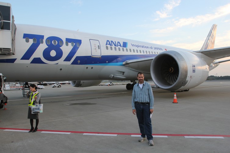 Checking out our plane prior to boarding. Photo: David Delagarza |AirlineReporter