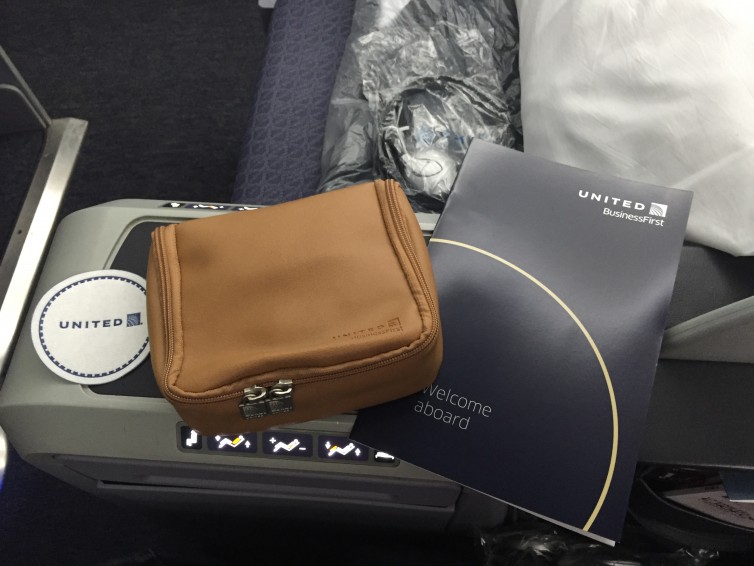A very nice amenity kit from United - Photo: Blaine Nickeson | AirlineReporter
