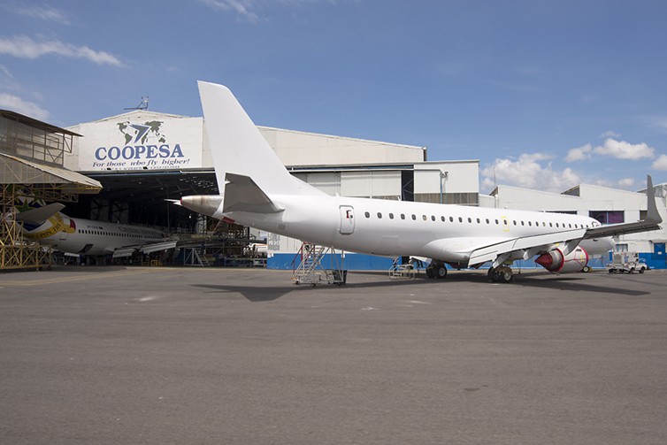 An unmarked Embraer 190AR, possibly belonging to Copa Airlines Colombia (Aero Republica) - Photo: Daniel T Jones