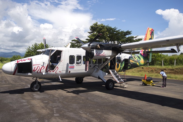 A Nature Air De Havilland Canada DHC-6-300 Twin Otter/VistaLiner at La Managua Airport, Quepos, Costa Rica - Photo: Daniel T Jones