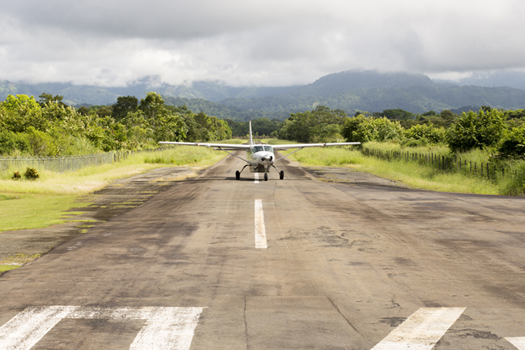 A Sansa Regional Cessna 208B Grand Caravan arriving at La Managua Airport, Quepos, Costa Rica - Photo: Daniel T Jones