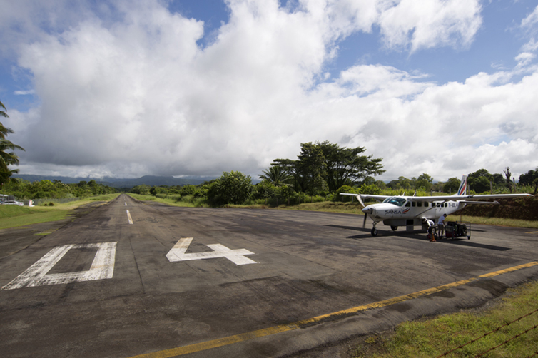 A Sansa Regional Cessna 208B Grand Caravan on the "ramp" at La Managua Airport, Quepos, Costa Rica - Photo: Daniel T Jones