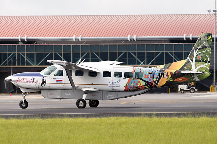 A Nature Air Cessna 208B Grand Caravan - Photo: Daniel T Jones