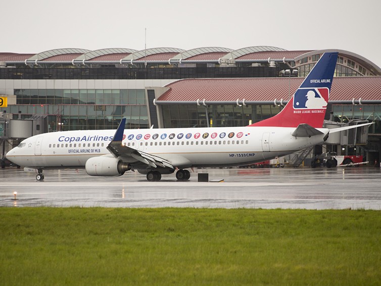 Copa Airlines Boeing 737-8V3 with MLB special logos - Photo: Daniel T Jones