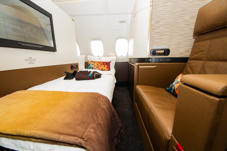 The first class "apartment" with a separate bed and lounge chair Photo: Jacob Pfleger | AirlineReporter