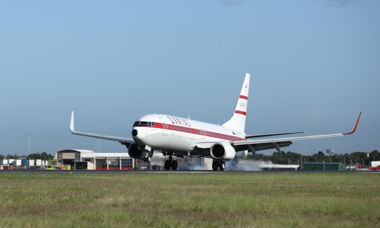 A Qantas Boeing 737-800 painted in retro livery - Photo: Qantas Airlines