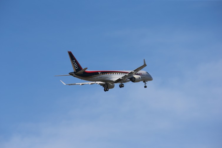 The Mitsubishi Regional Jet in flight - Photo: Mitsubishi