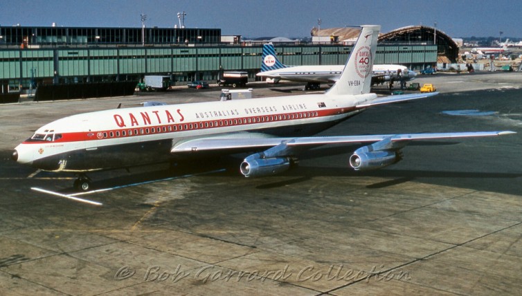 The livery seen on a Boeing 707 (VH-EBA Qantas "City of Melbourne") taken in 1960 - Photo: Bob Garrard