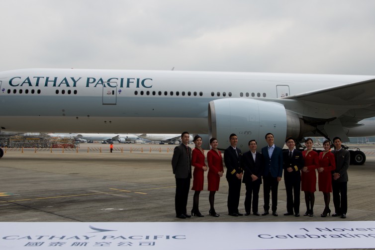 Cathay Pacific Dignitaries pose with the newly painted B-KPM - Photo: Bernie Leighton | AirlineReporter