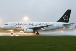 Star Alliance (Avianca) Airbus A319-132 departing Juan Santamarà­a International Airport - Photo: Daniel T Jones