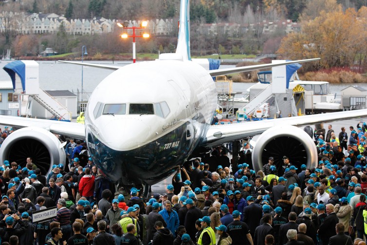 Employees celebrate the rolling out of the first 737 MAX - Photo: The Boeing Company