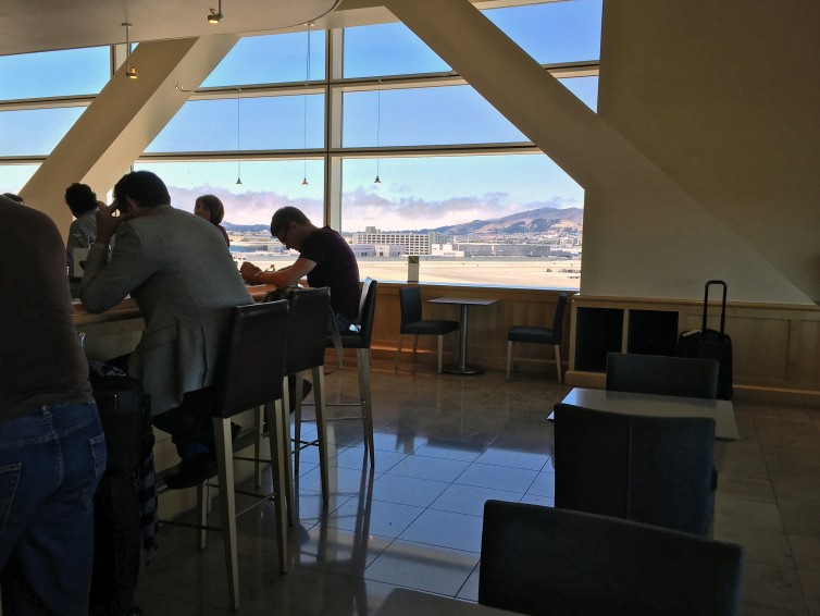 Inside the United Lounge - Photo: Manu Venkat