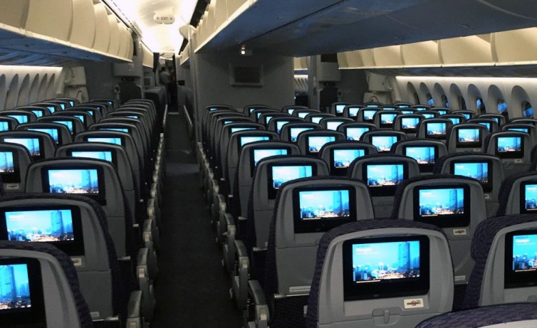 Boarding my United 787=-9 flight at LAX - Photo: Hans
