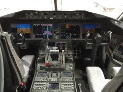 The 787 cockpit - Photo: Hans Cathcart
