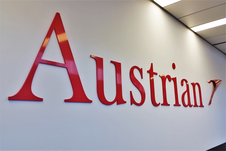 Austrian Airlines check-in area at VIE.