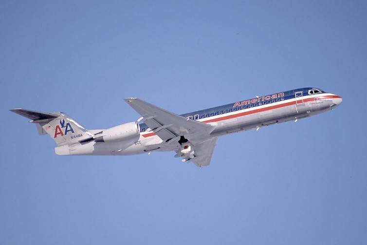 American Airlines Fokker in flight - Photo: John Davies - CYOW Airport Watch (Wikimedia Commons)
