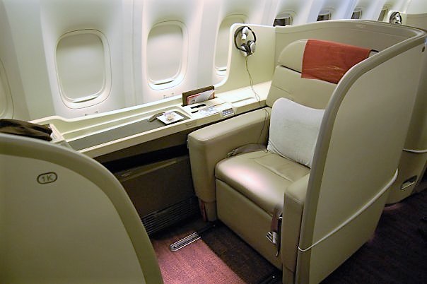 First class seat on a Japan Airlines 777. Photo: John Nguyen | AirlineReporter