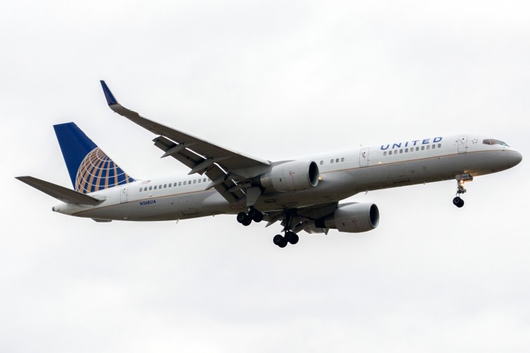 United Boeing 757-200ER N568UA Final JFK p.s. arrival - Photo: Jason Rabinowitz
