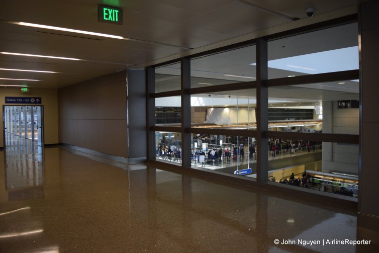 T4-TBIT connector at LAX: Walkway overlooking the check-in area at TBIT.