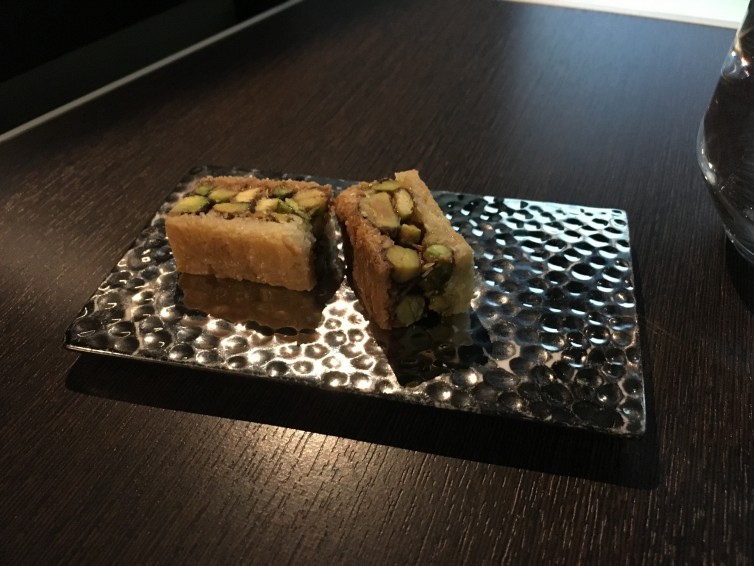 Having some Baklava prior to arrival, I just love the design of the crockery and cutlery used by Etihad Photo: Jacob Pfleger | AirlineReporter