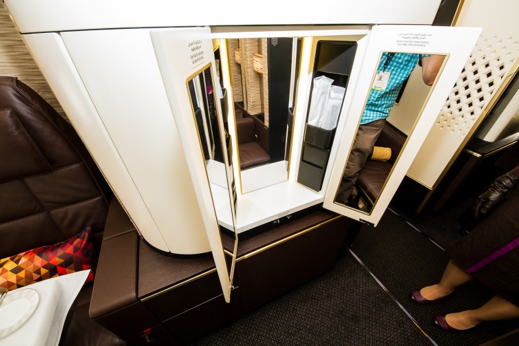Yes, each seat does come with a vanity - Photo: Jacob Pfleger | AirlineReporter