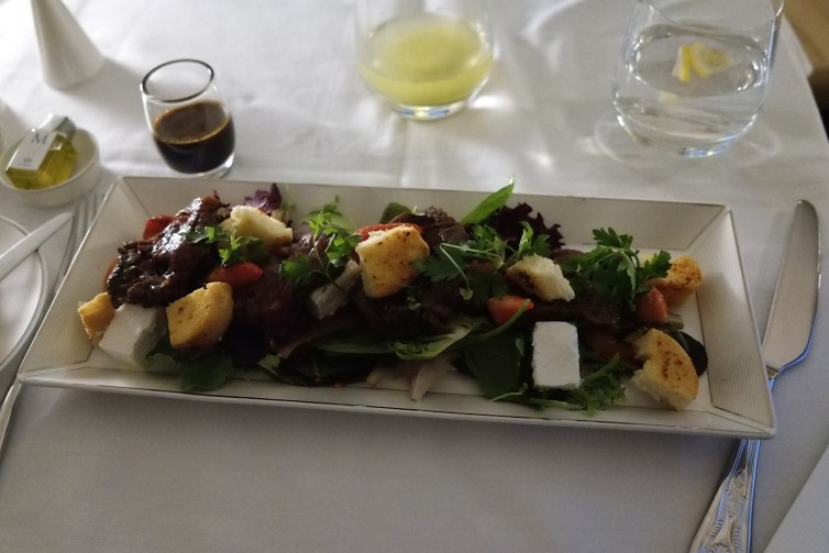 A delicious summer steak salad - Photo: Bernie Leighton | AirlineReporter