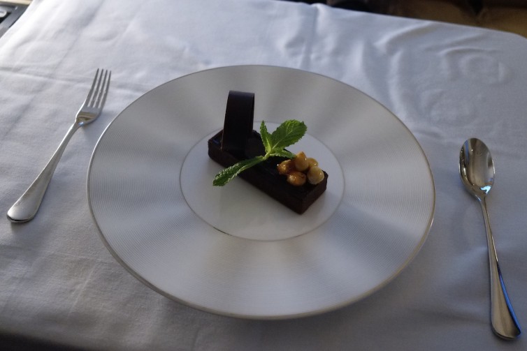 Best in flight dessert! Photo: Bernie Leighton | AirlineReporter